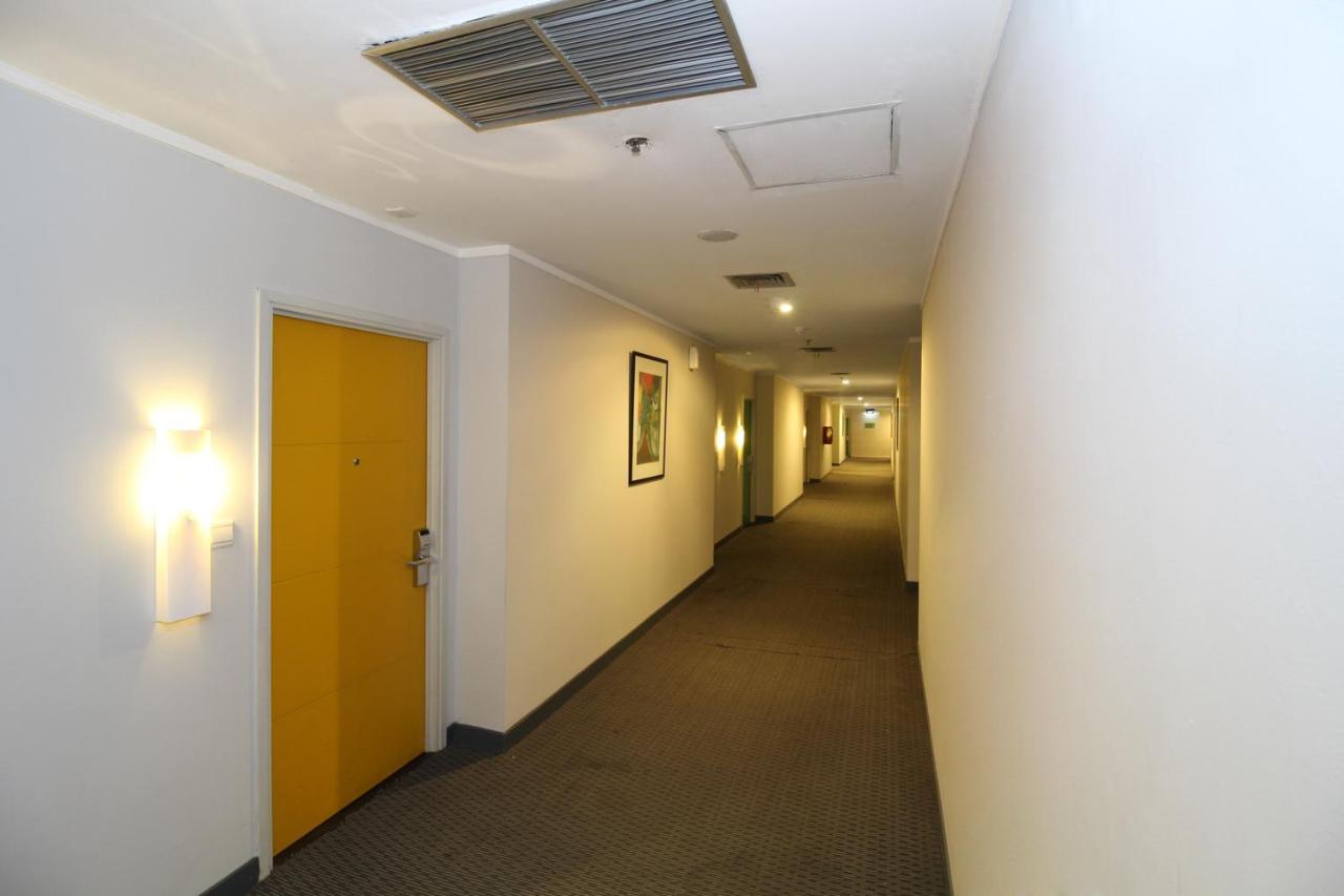 Airy Glodok Pinangsia Raya Jakarta Hotel Exterior foto